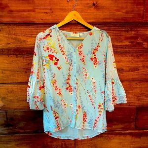 Belle by Kim Gravel floral print blouse with flutter sleeves in XXS.